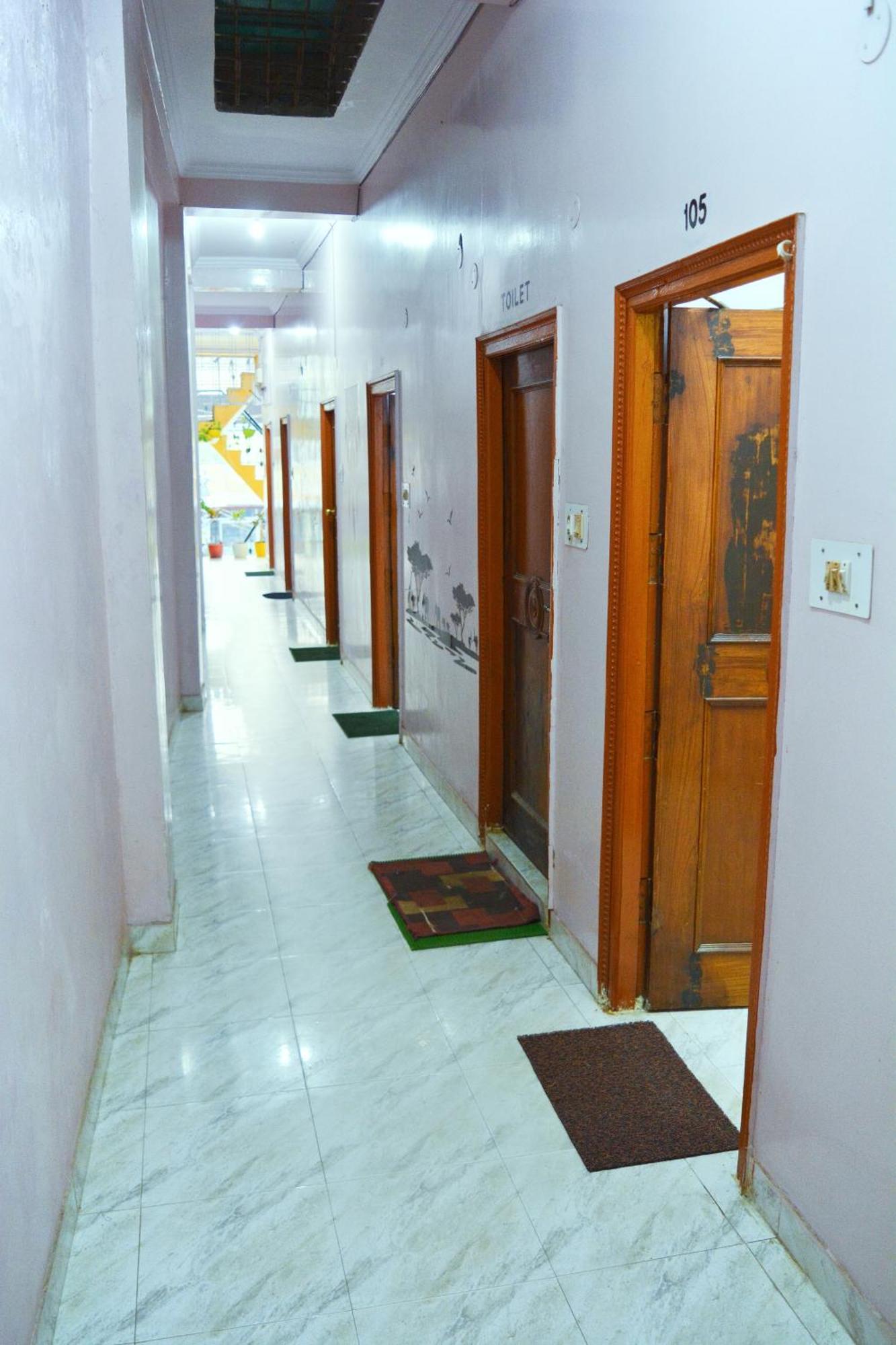 Hostel Shivshakti 克久拉霍 外观 照片